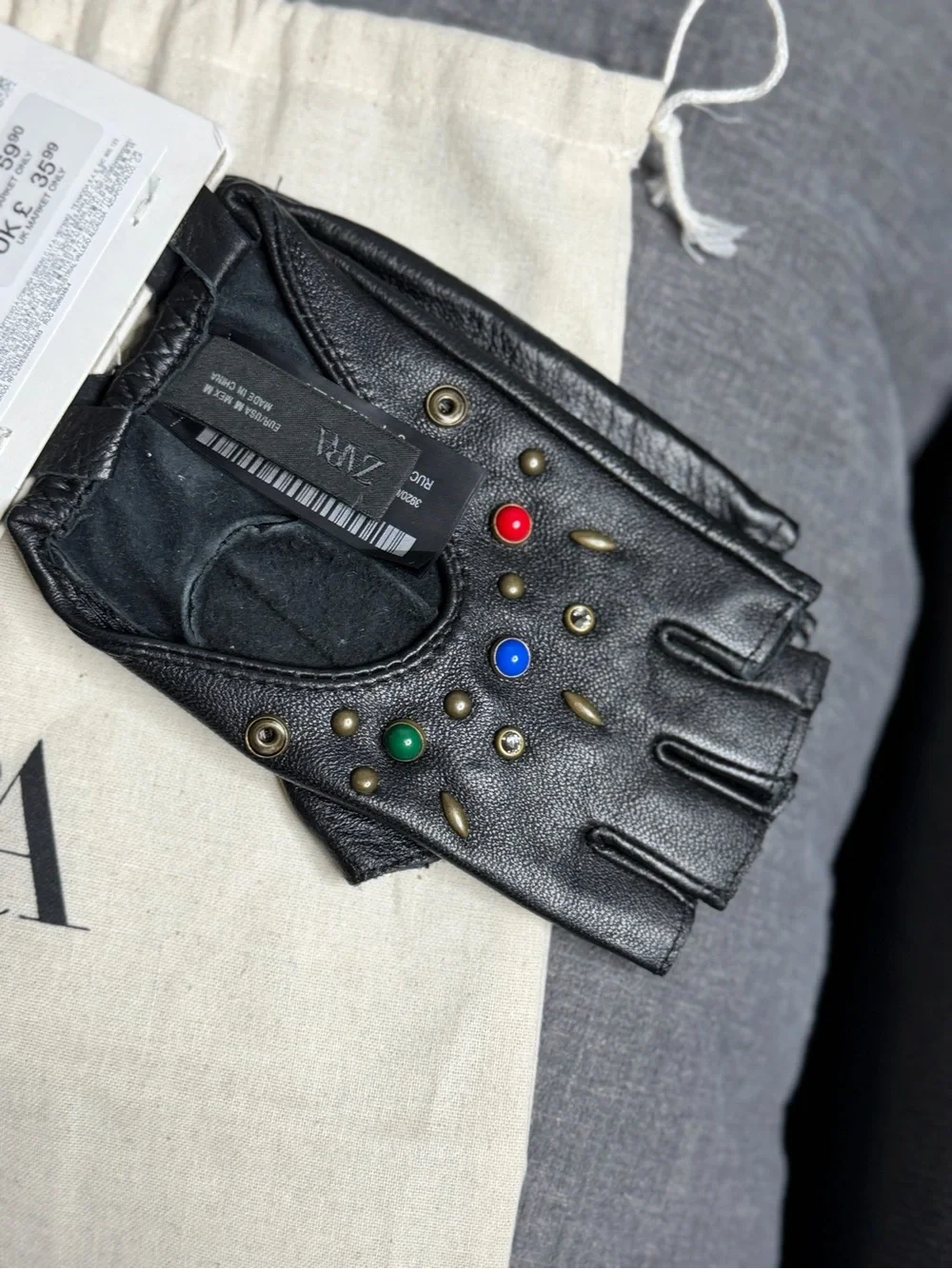 NWT Zara Woman Accessories SHORT 100% LEATHER MITTENS WITH STUDS & STONES *READ